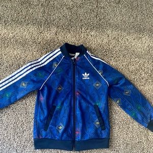 EUC adidas jacket no sign of wear